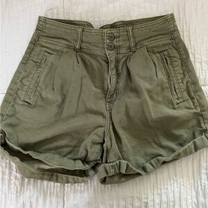 American Eagle Baggy Mom Short - Olive Green